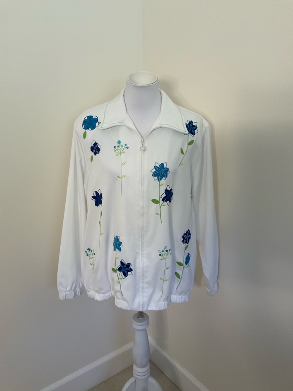 Alfred Dunner Classic White Embroidered Floral Lightweight Jacket